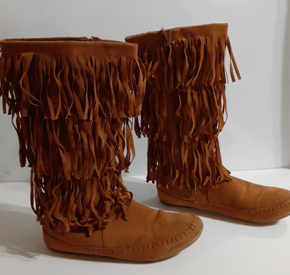 Bamboo Circus-06 womens size 10 faux suede fringe Moccasin flat Boho boots